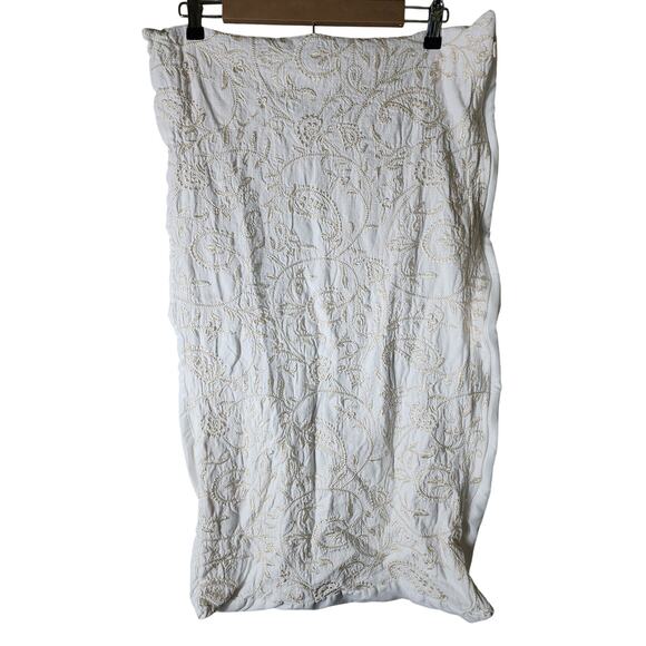 CROSCILL HOME White Gold Embroidered Floral Lightweight KING Pillow Shams Set/ 2 - Picture 1 of 9
